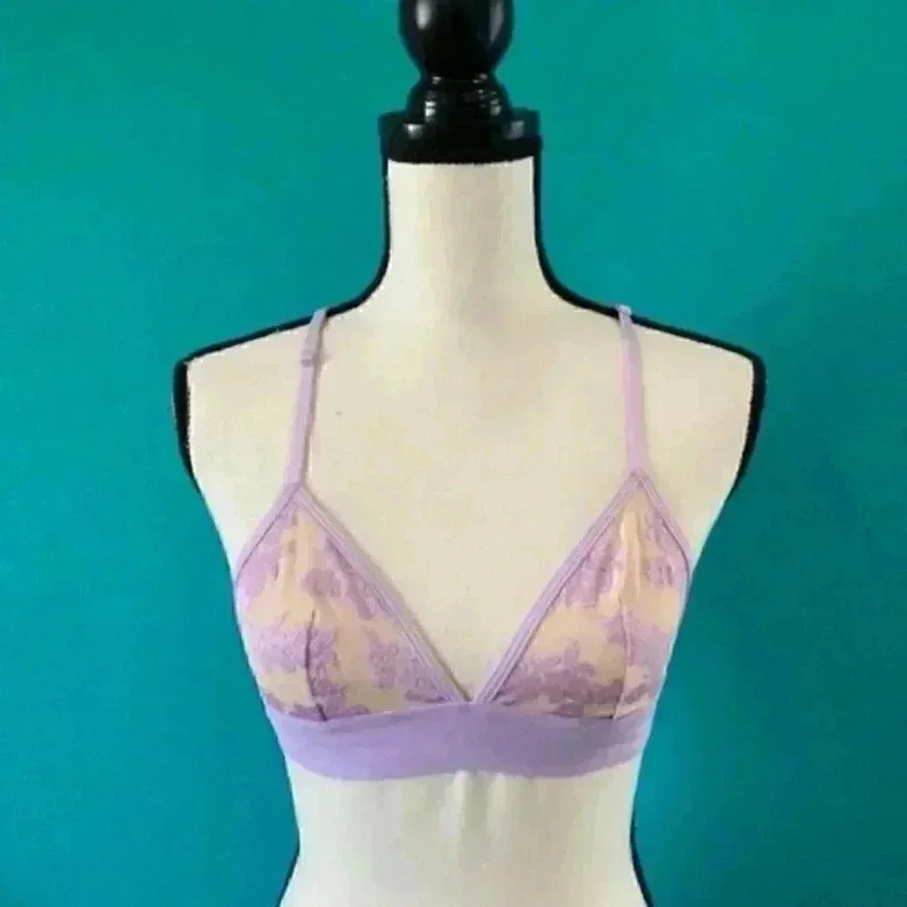 Victoria’s Secret PINK new with tags lavender floral bralette in size small